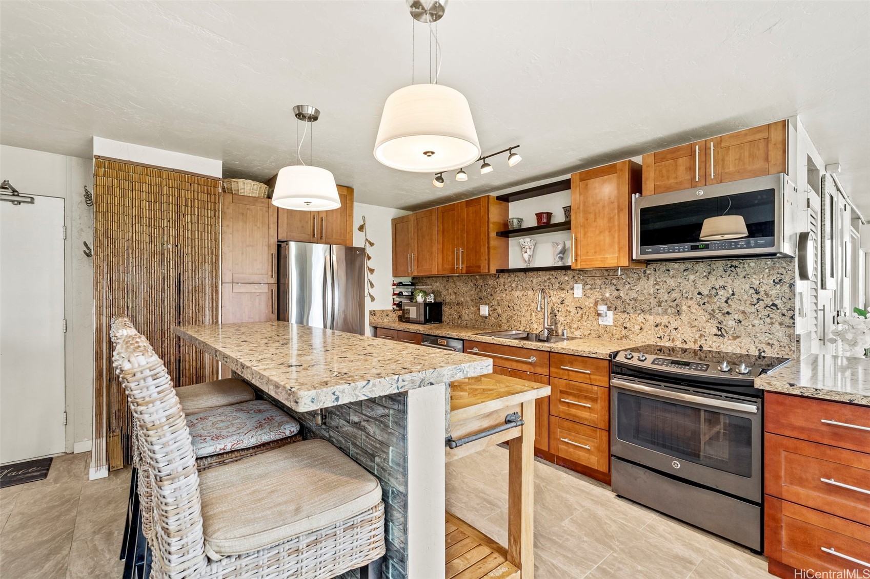 87-561 Farrington Highway 102