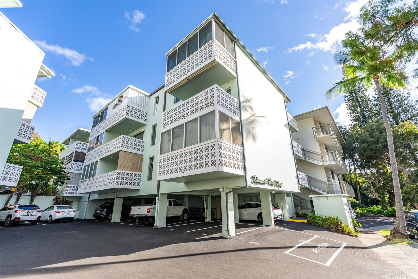 Diamond Head Plaza Condominium