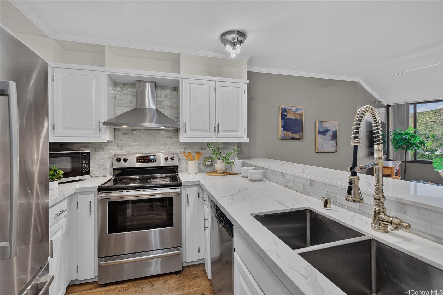 555 Hahaione Street 7D