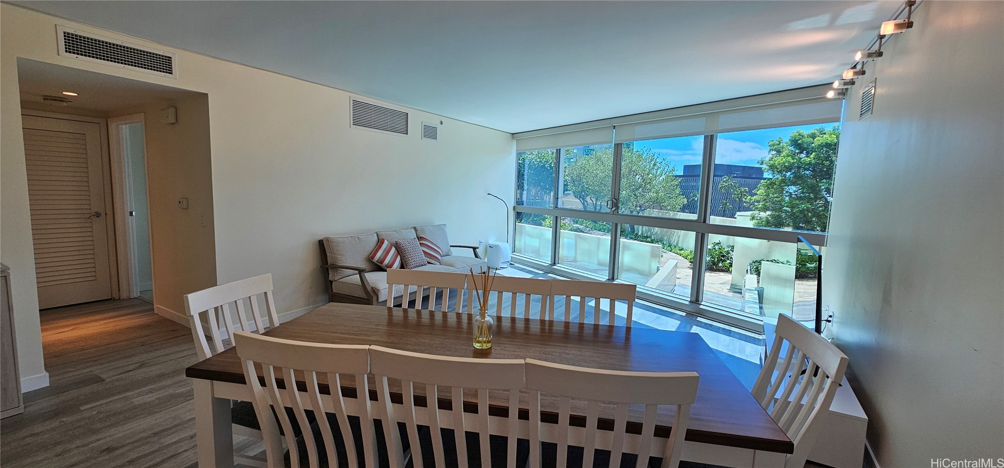 1177 Queen Street 705