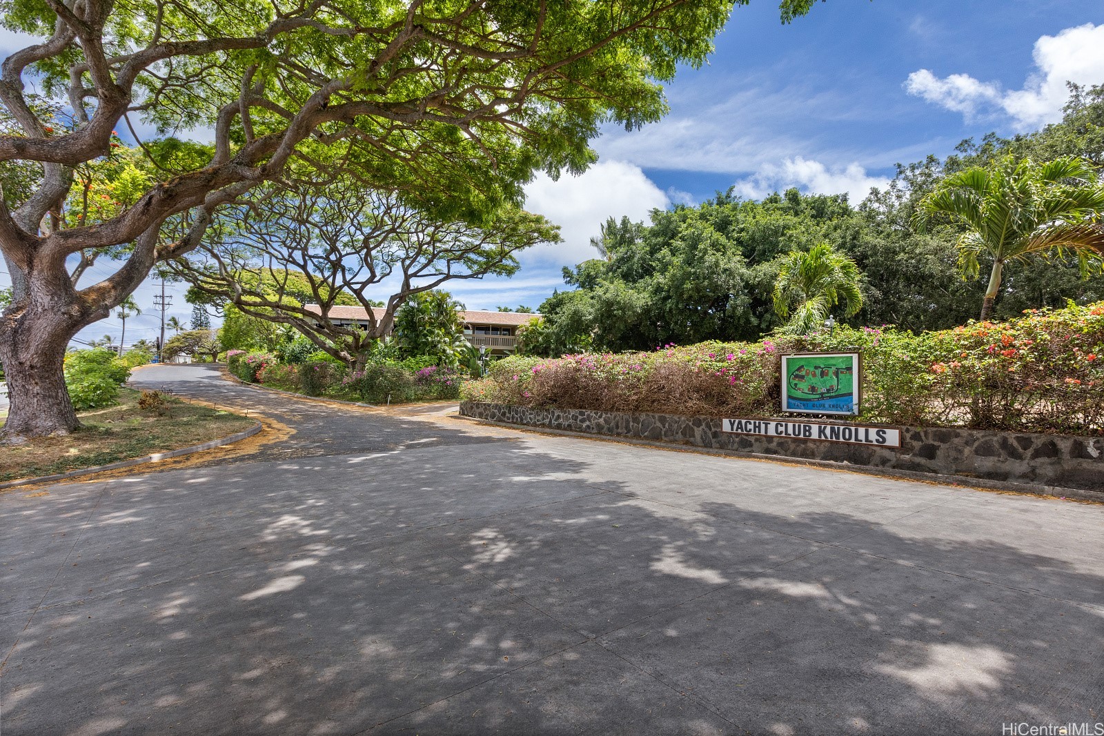 Yacht Club Knolls Condominium