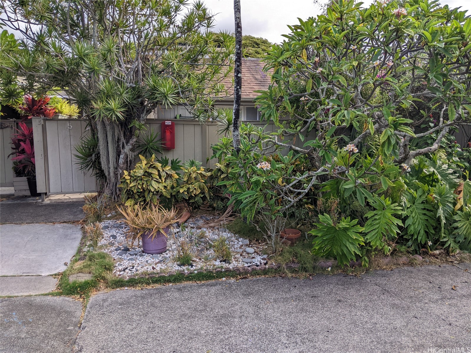 Yacht Club Knolls Condominium