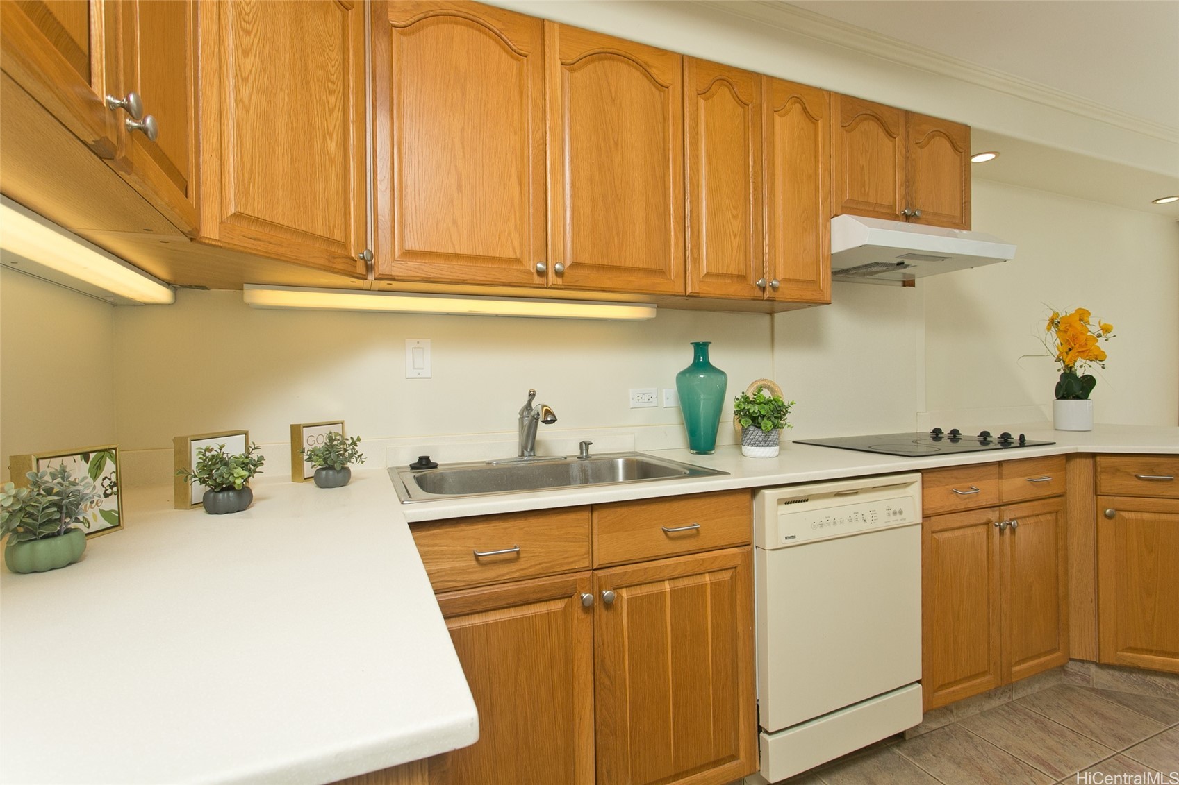 1560 Kanunu Street 805