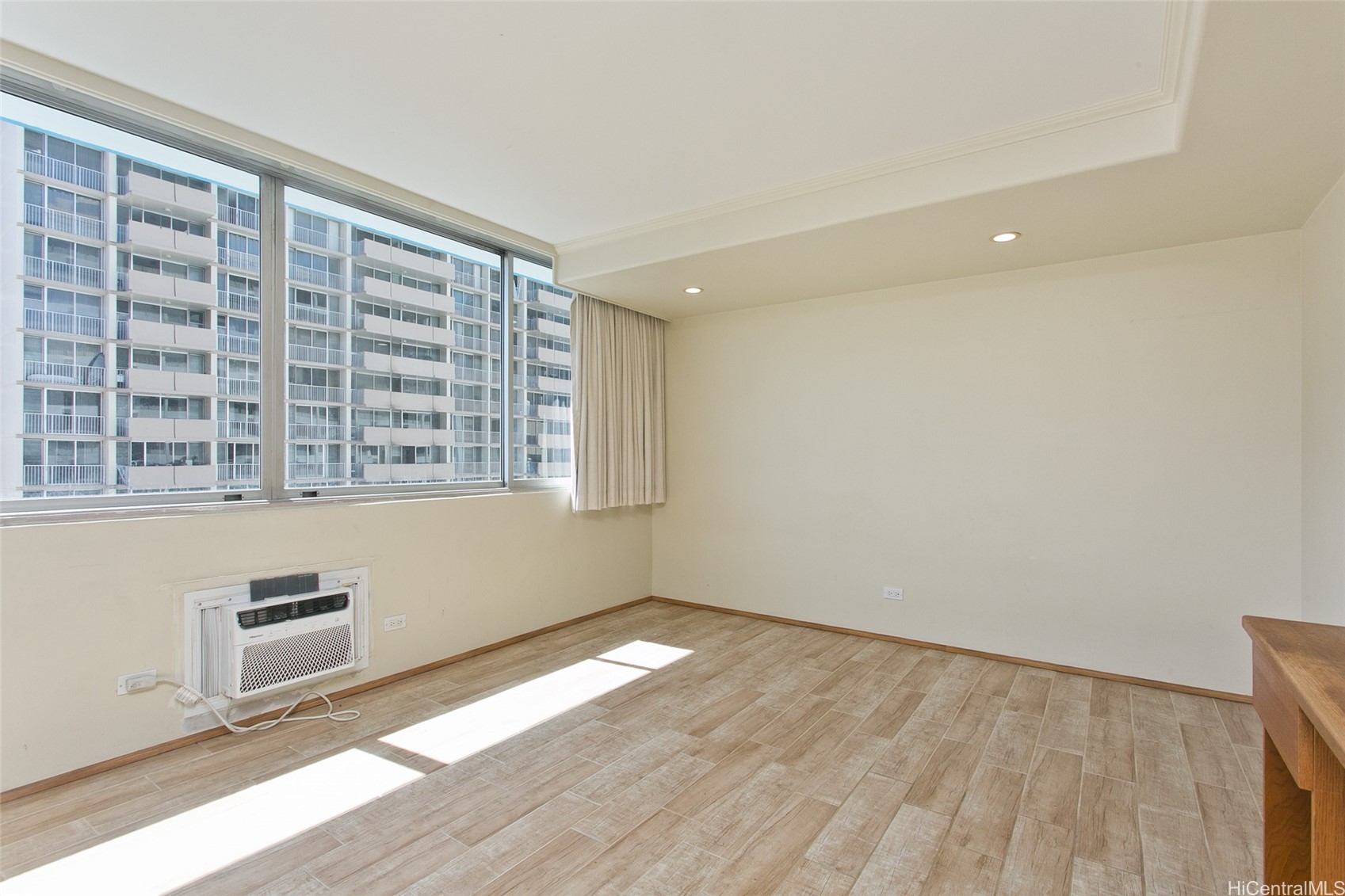 1560 Kanunu Street 805