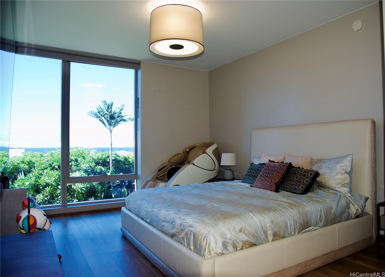 1555 Kapiolani Boulevard 806
