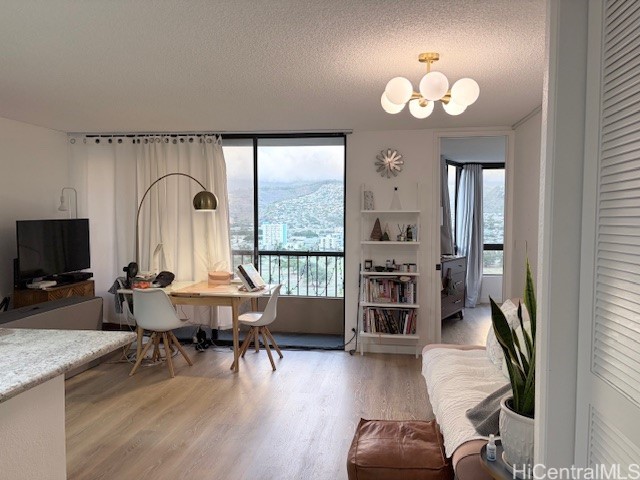 320 Liliuokalani Avenue 2205