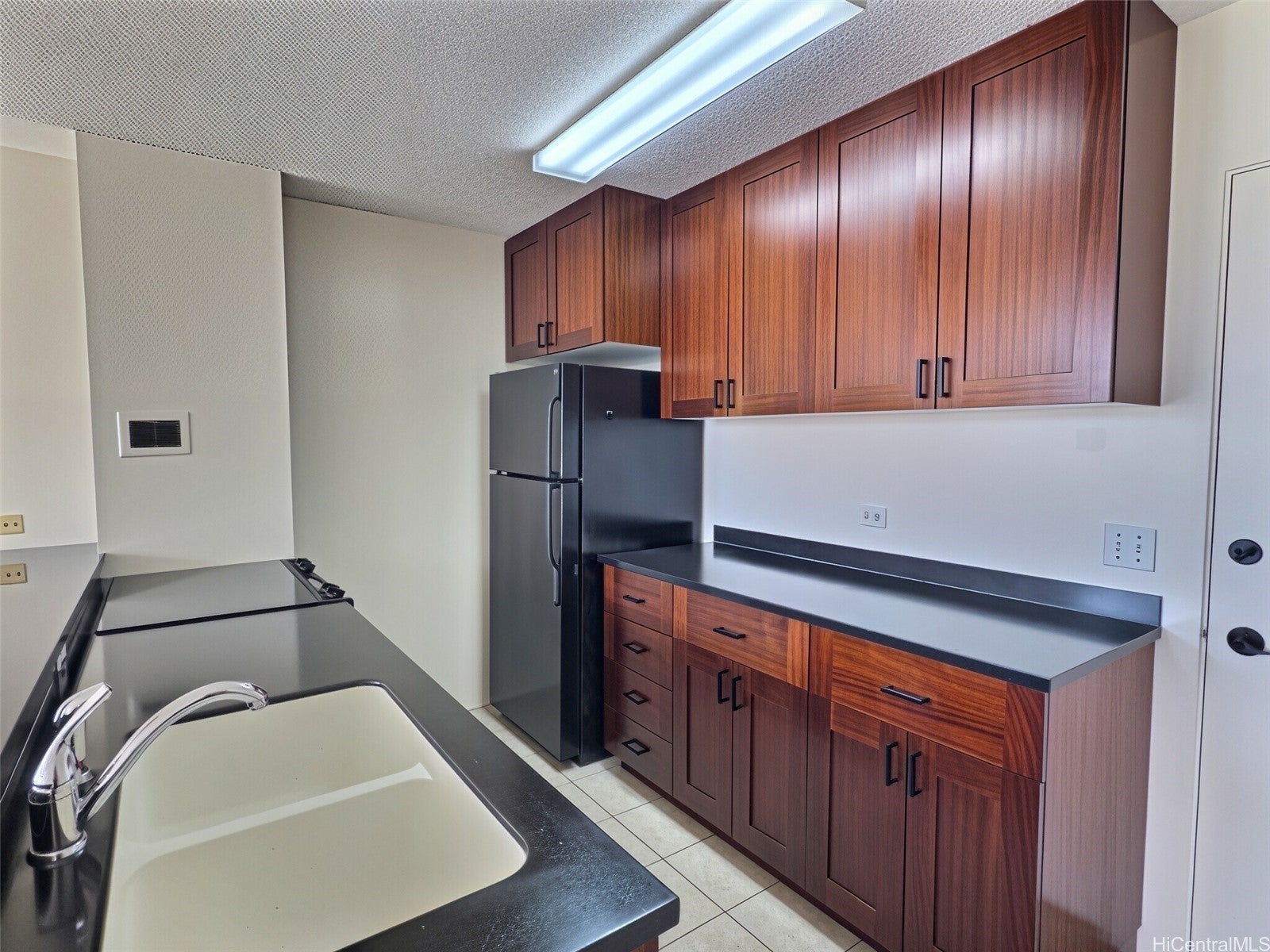 1050 Kinau Street 807
