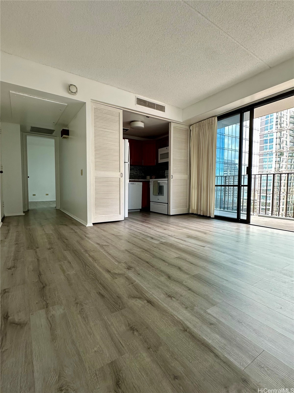 225 Queen Street 15C