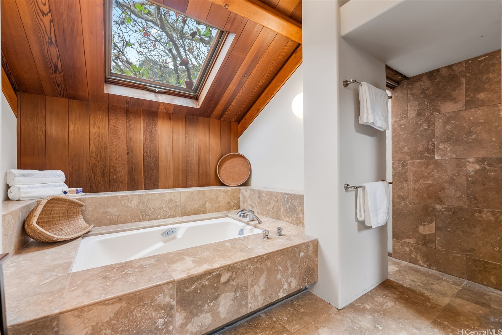 Honolulu, Hawaii, 96817, United States, 2 Bedrooms Bedrooms, ,3 BathroomsBathrooms,Residential,Active,2008694