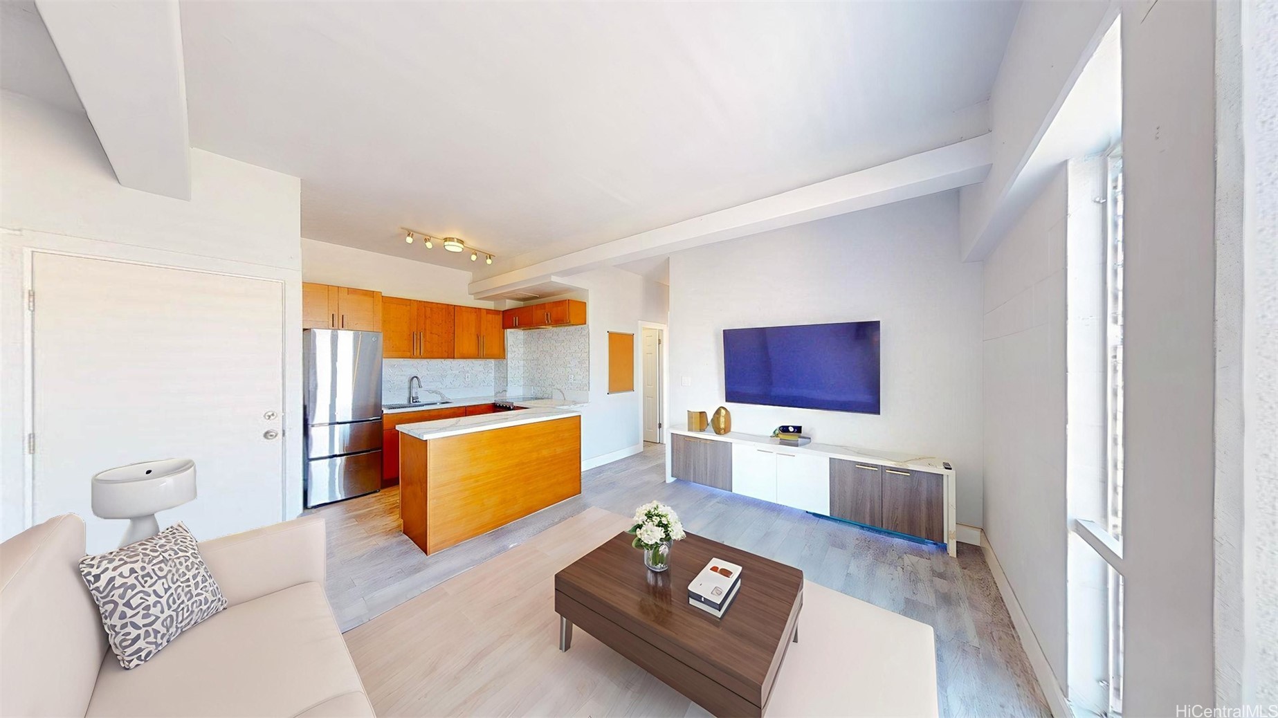 1096 S Beretania Street 301