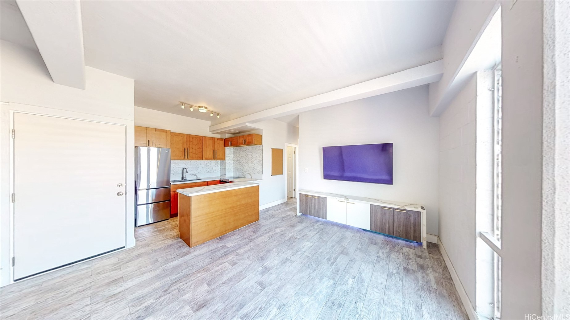 1096 S Beretania Street 301