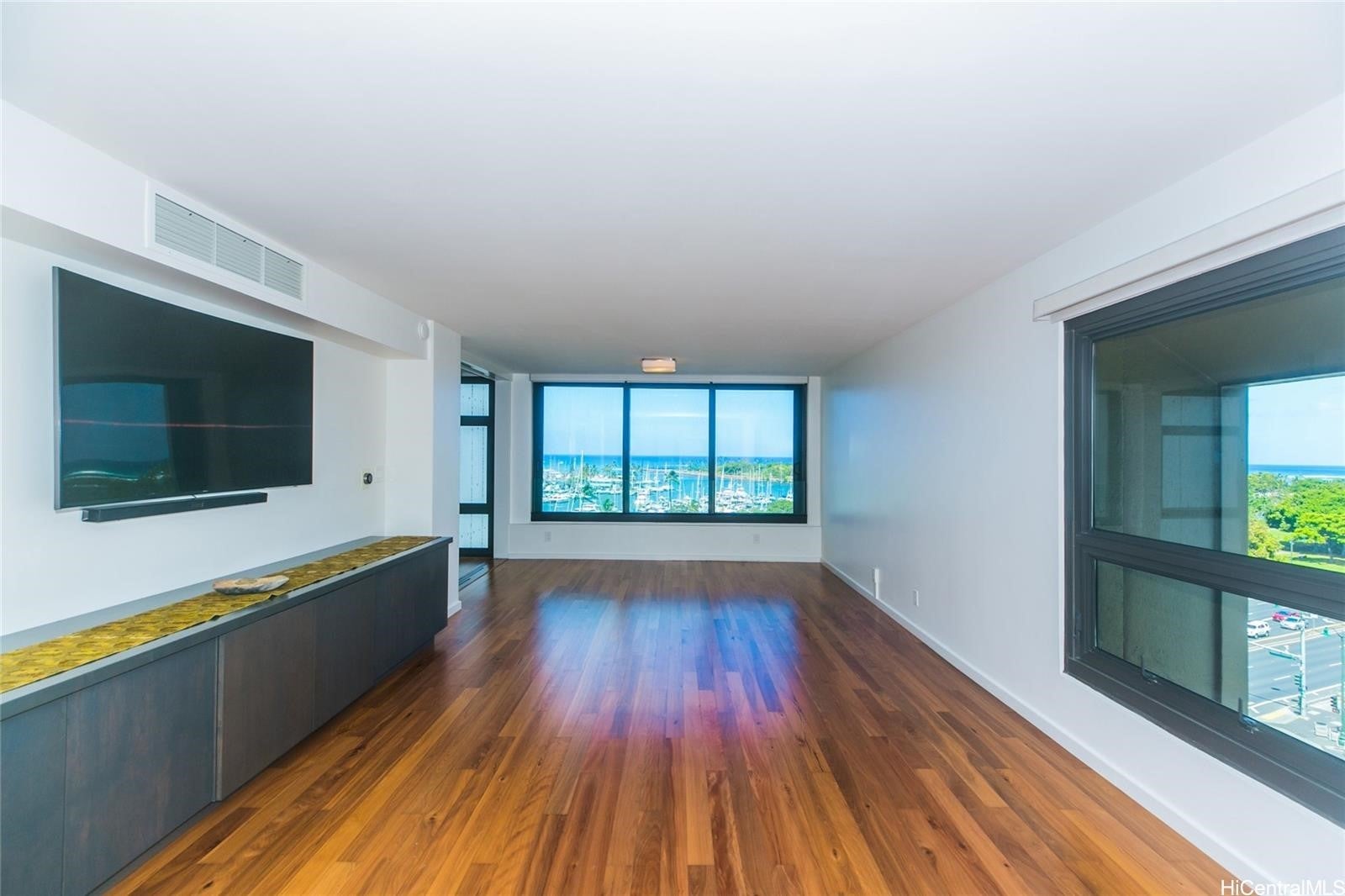 1600 Ala Moana Boulevard 1012