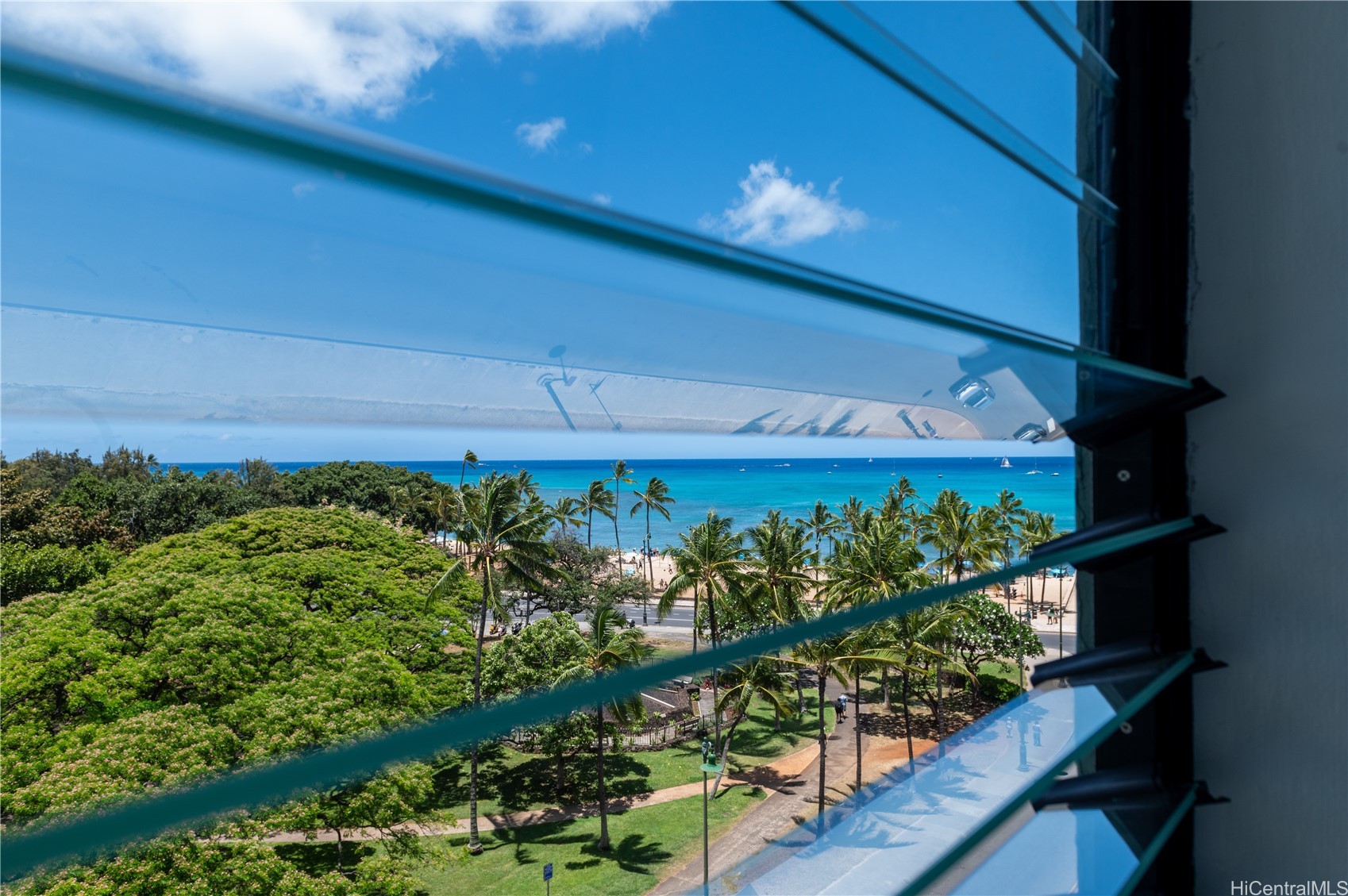 134 Kapahulu Avenue 707