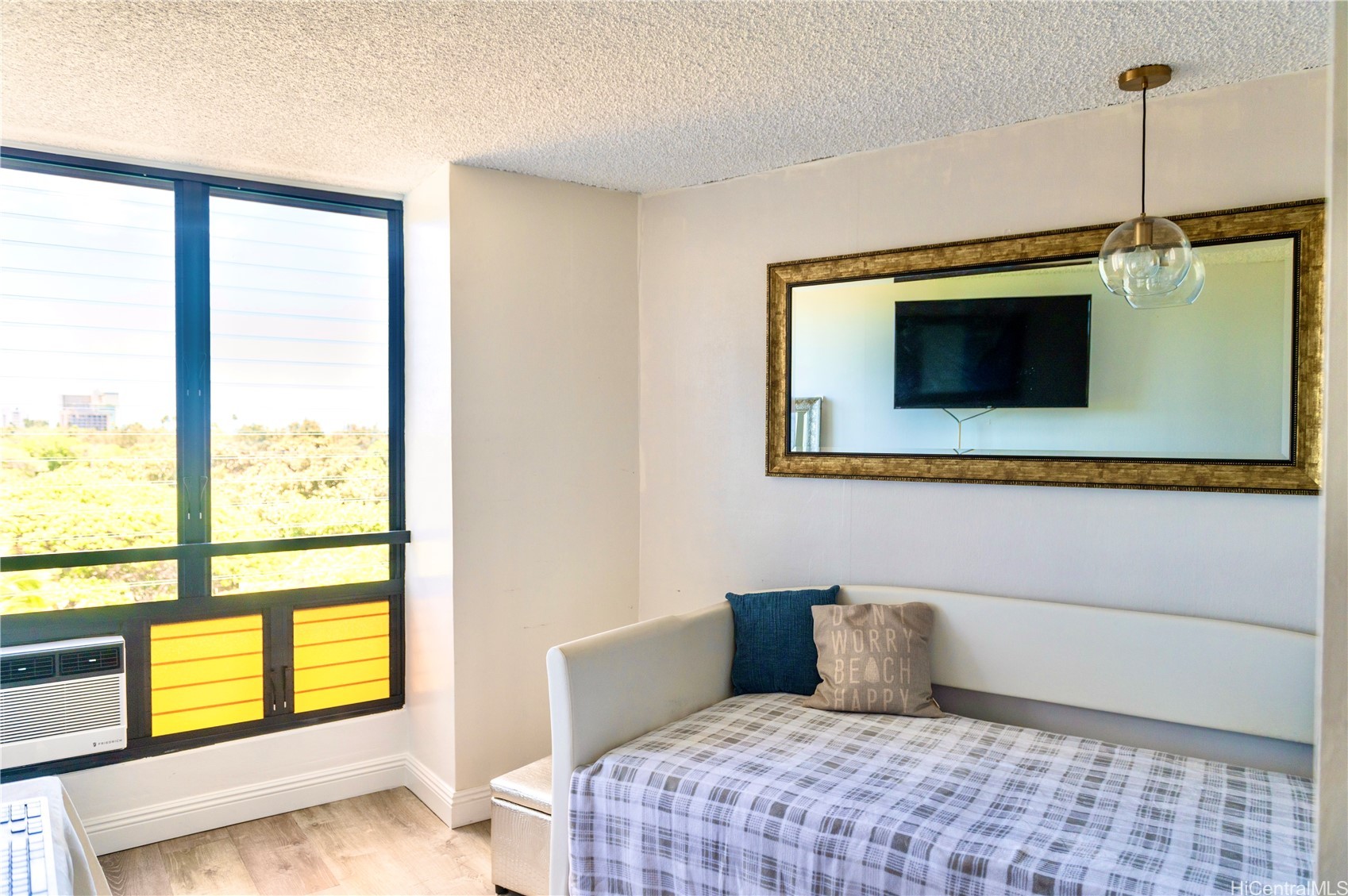 134 Kapahulu Avenue 707