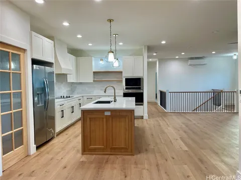 MLS: 202502880
