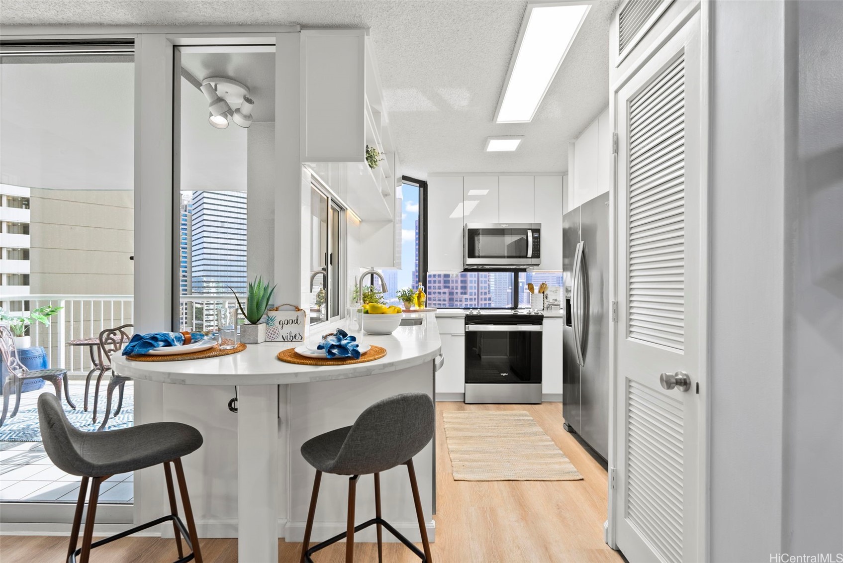 1212 Nuuanu Avenue 2103