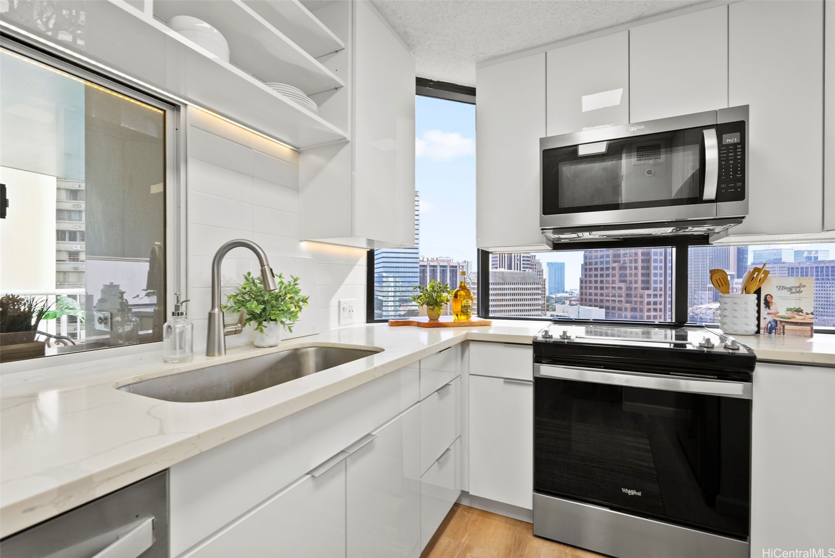 1212 Nuuanu Avenue 2103