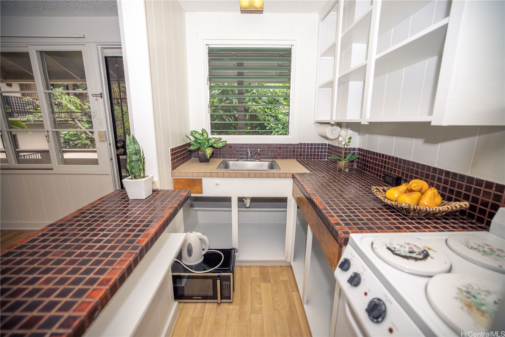 423 Kaiolu Street 207