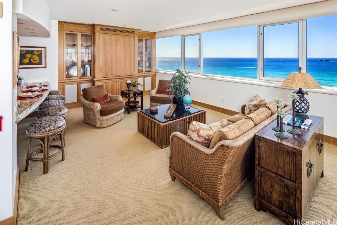 2895 Kalakaua Avenue Grand PH/PH 2