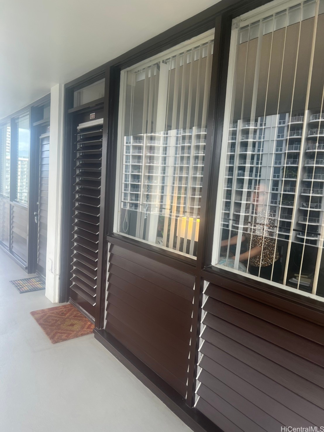425 Ena Road A1207