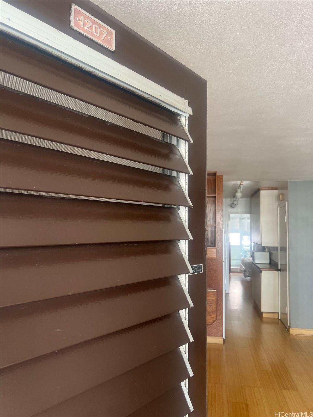 425 Ena Road A1207