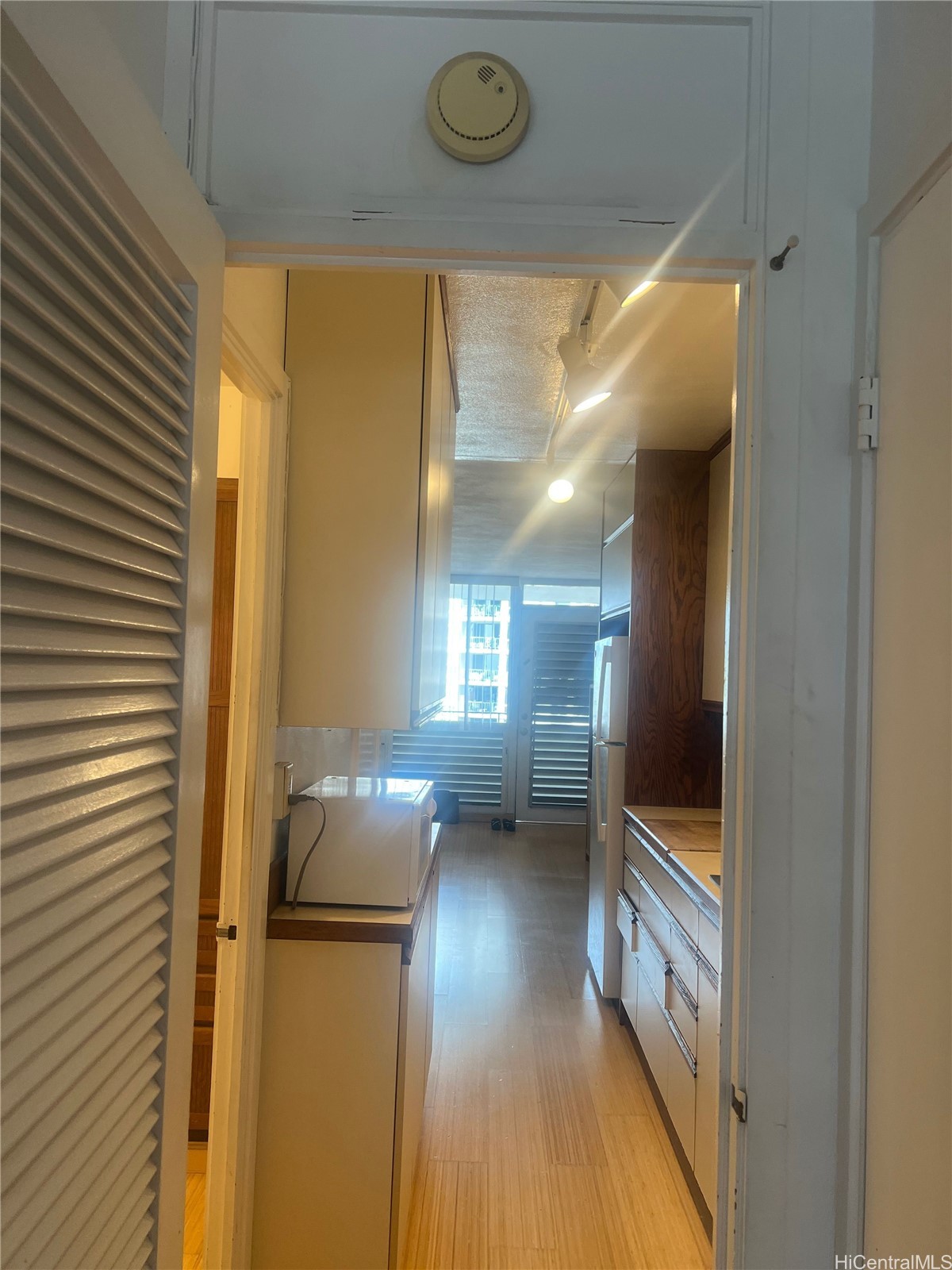 425 Ena Road A1207