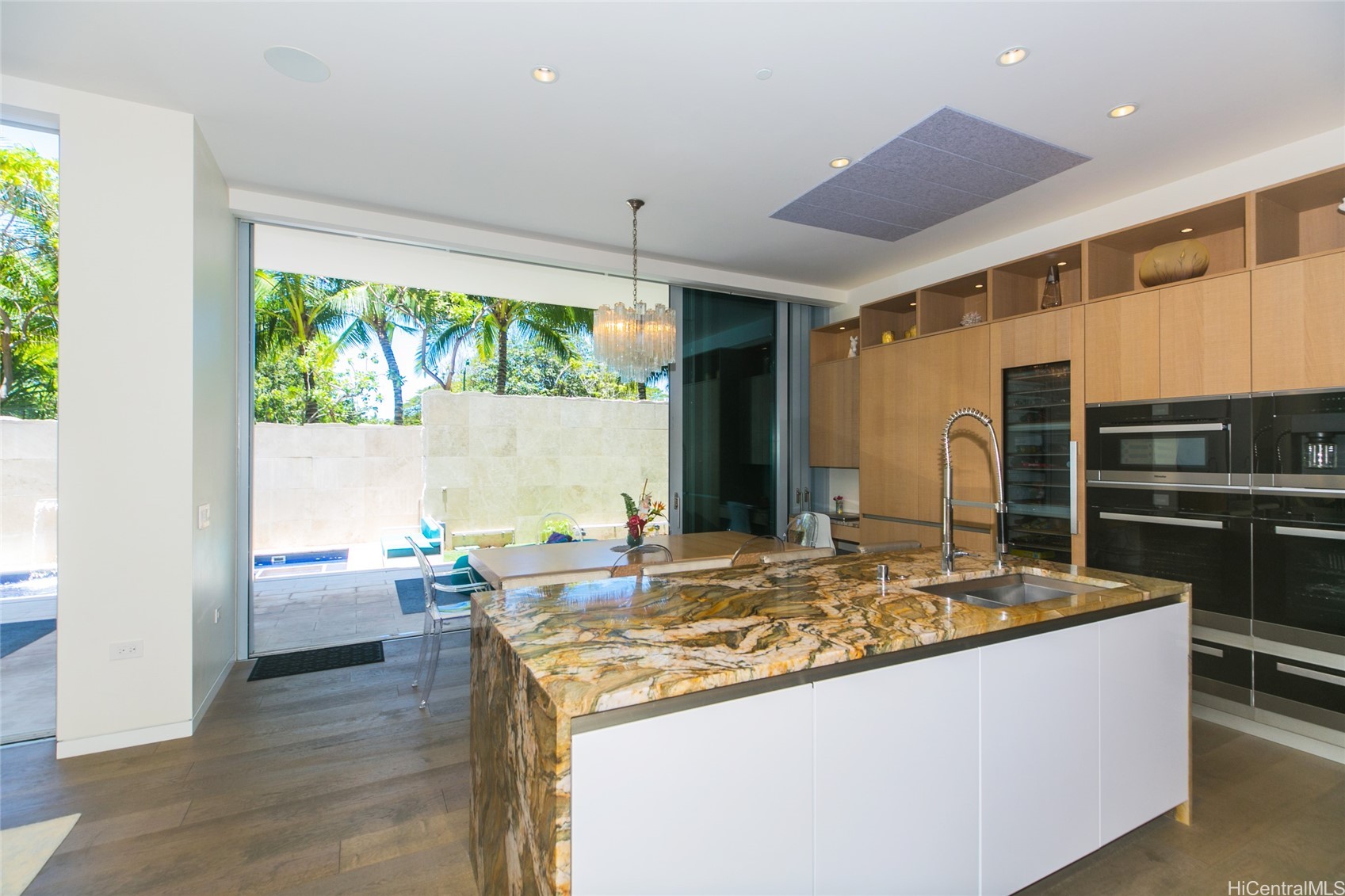 1118 Ala Moana Boulevard 2