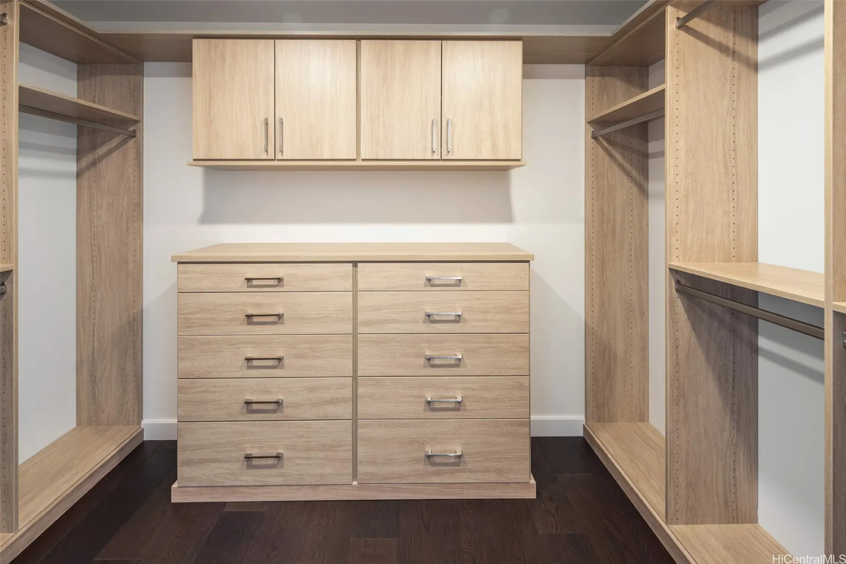 Honolulu, Hawaii 96814, United States, 3 Bedrooms Bedrooms, ,4 BathroomsBathrooms,Residential,Active,34595