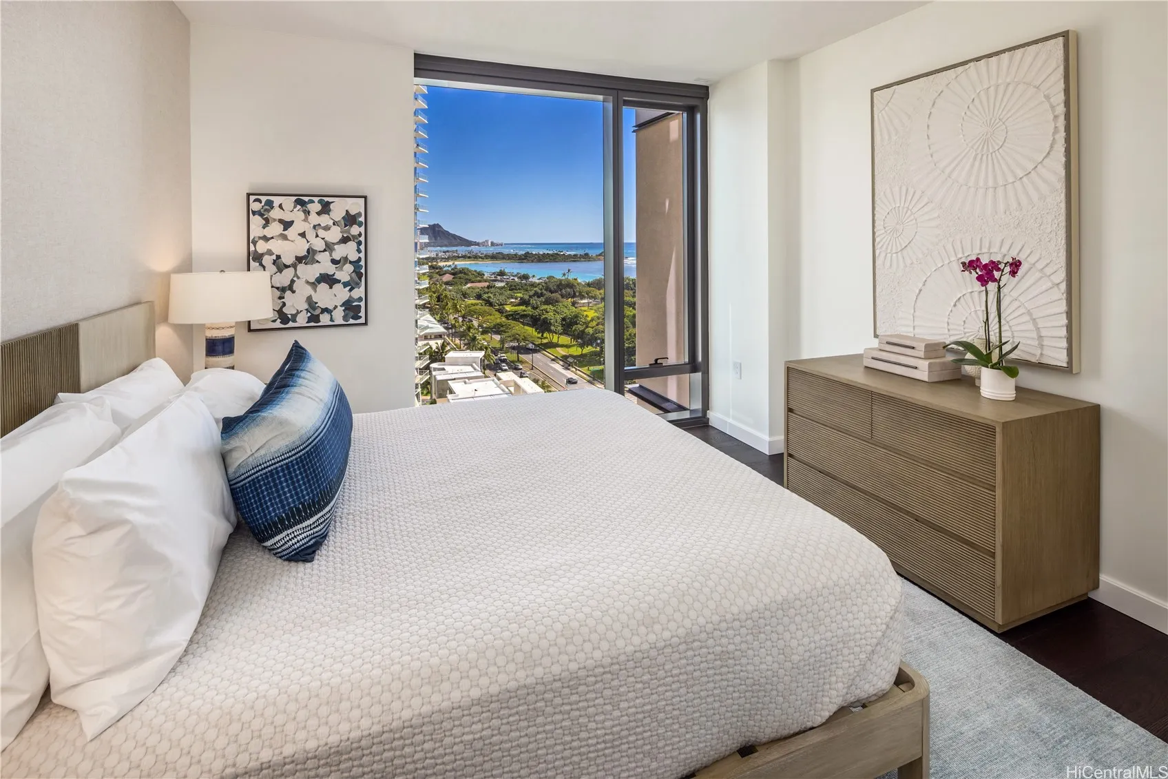 Honolulu, Hawaii 96814, United States, 3 Bedrooms Bedrooms, ,4 BathroomsBathrooms,Residential,Active,34595