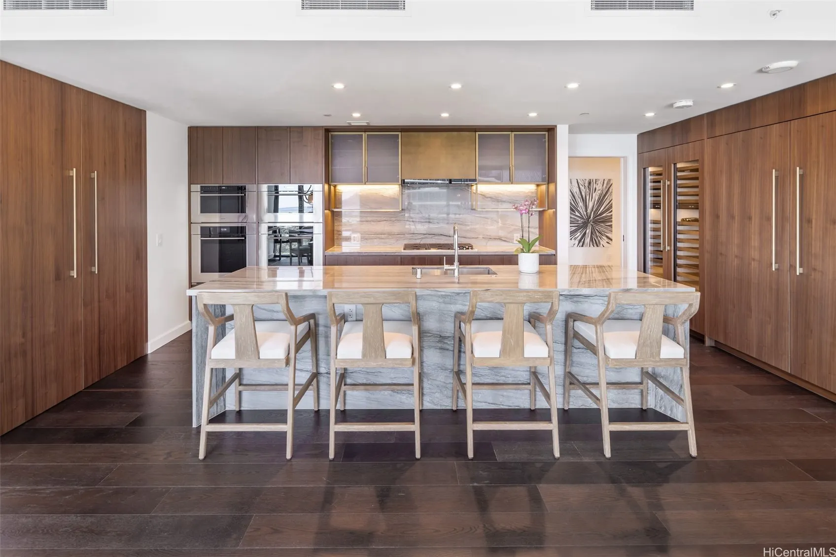 Honolulu, Hawaii 96814, United States, 3 Bedrooms Bedrooms, ,4 BathroomsBathrooms,Residential,Active,34595