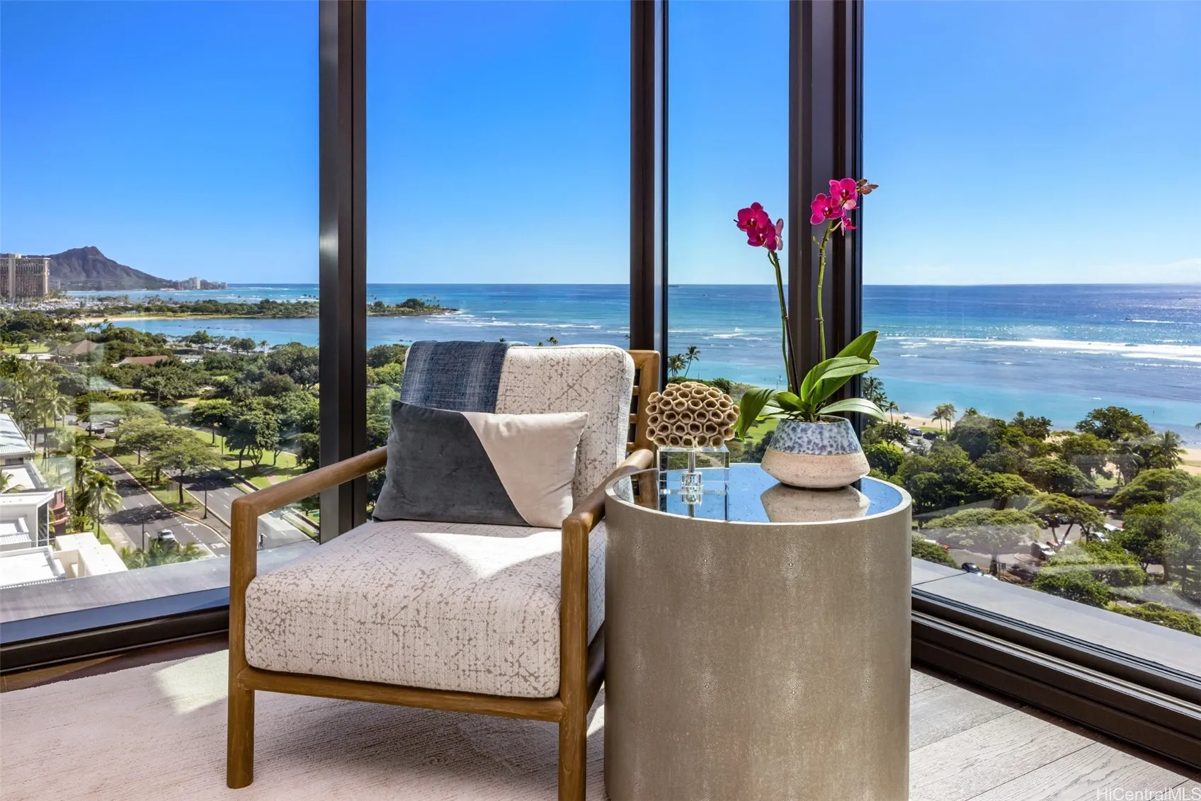 Honolulu, Hawaii 96814, United States, 3 Bedrooms Bedrooms, ,4 BathroomsBathrooms,Residential,Active,34595