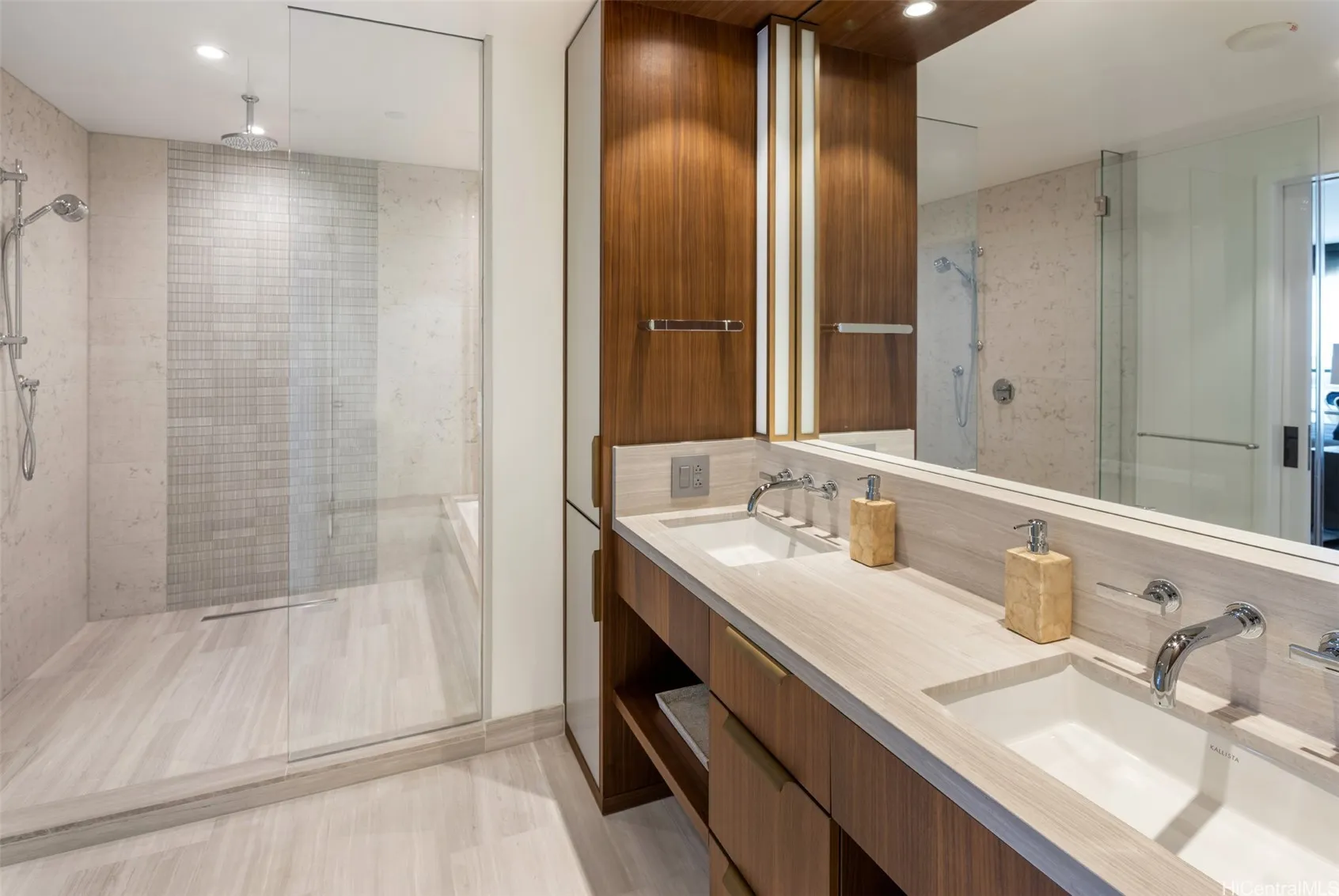 Honolulu, Hawaii 96814, United States, 3 Bedrooms Bedrooms, ,4 BathroomsBathrooms,Residential,Active,34595