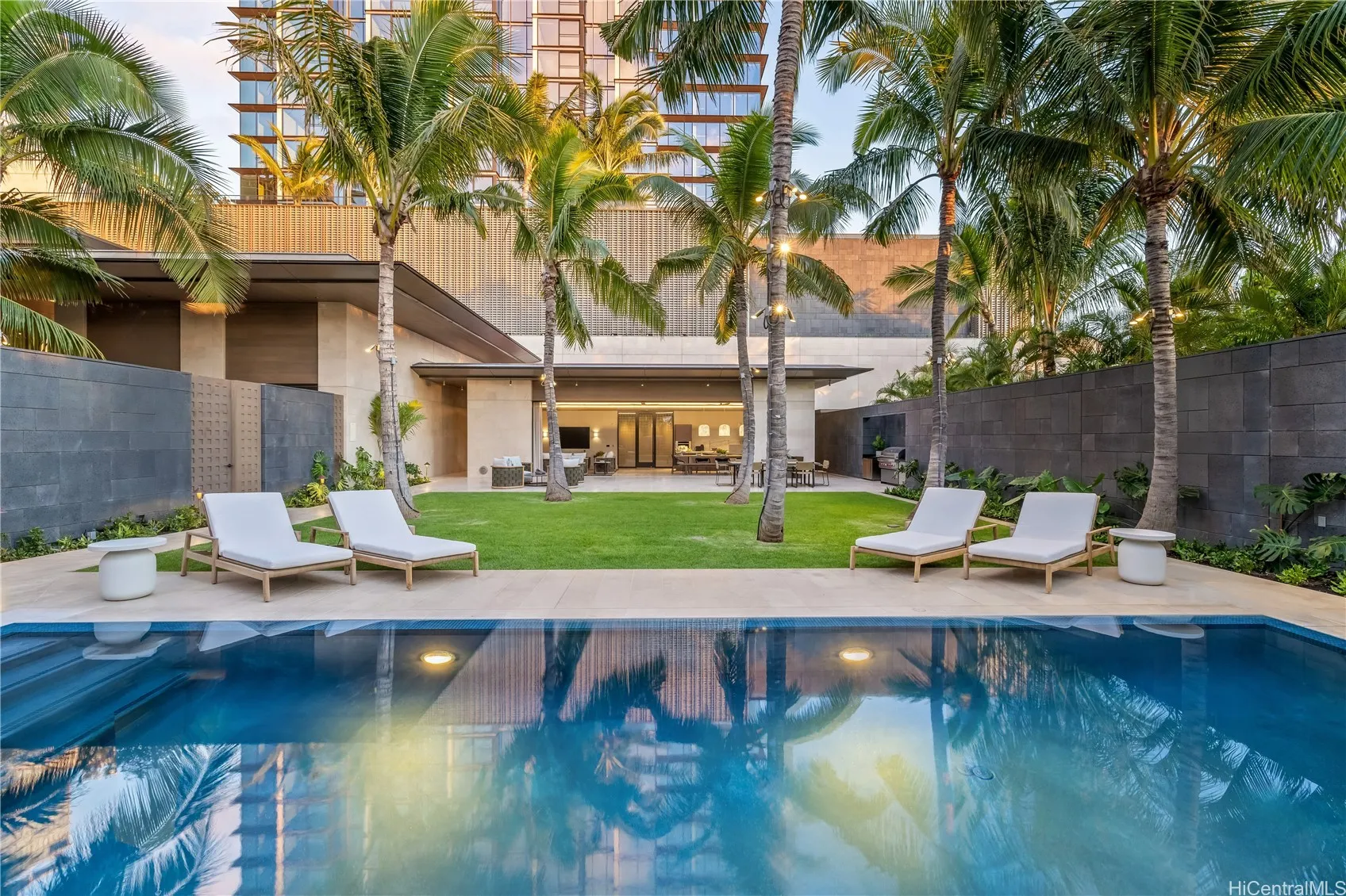 Honolulu, Hawaii 96814, United States, 3 Bedrooms Bedrooms, ,4 BathroomsBathrooms,Residential,Active,34595