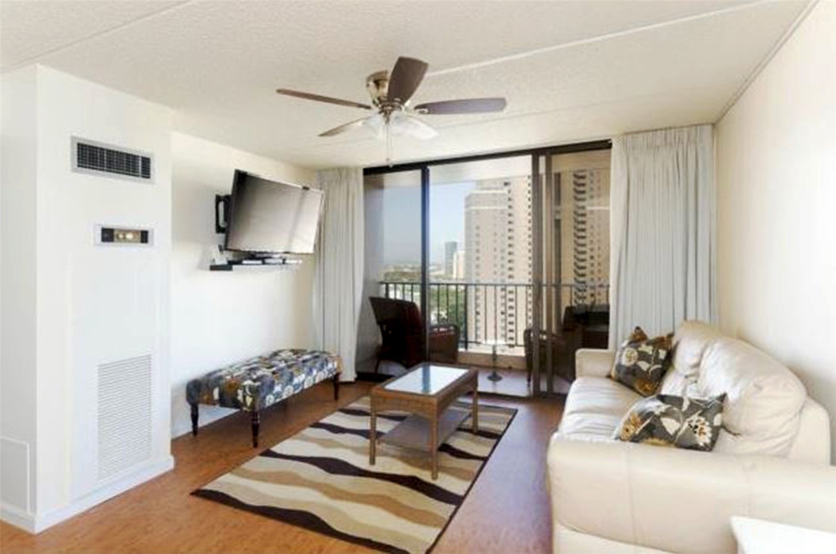 411 Hobron Lane 2814