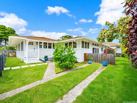 Photo of 244 Awakea Road, Kailua, HI 96734 (MLS # 202608800)