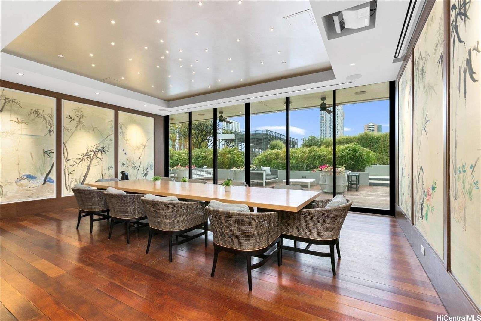 888 Kapiolani Boulevard 2001