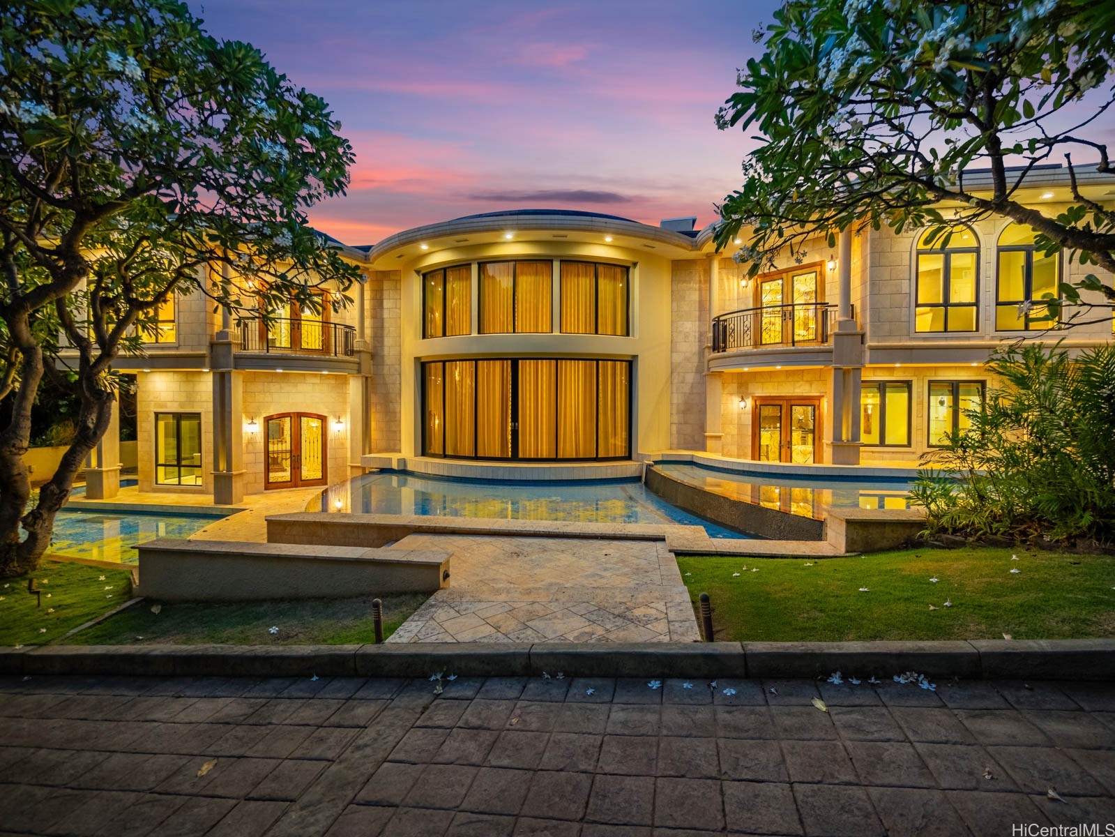 3239 Noela Drive