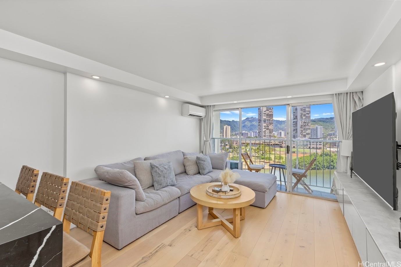 2211 Ala Wai Boulevard 906