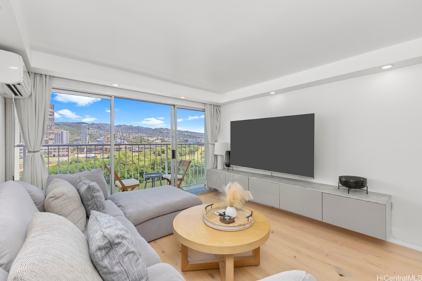 2211 Ala Wai Boulevard 906