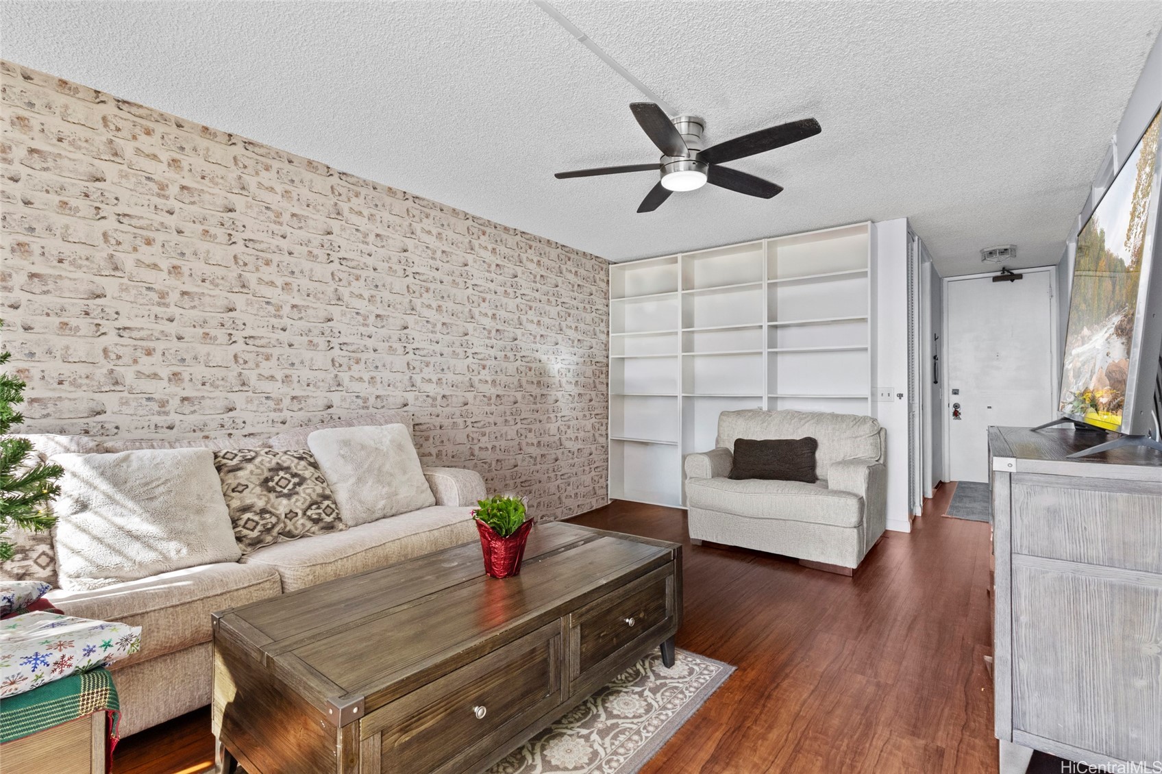 965 Prospect Street 404