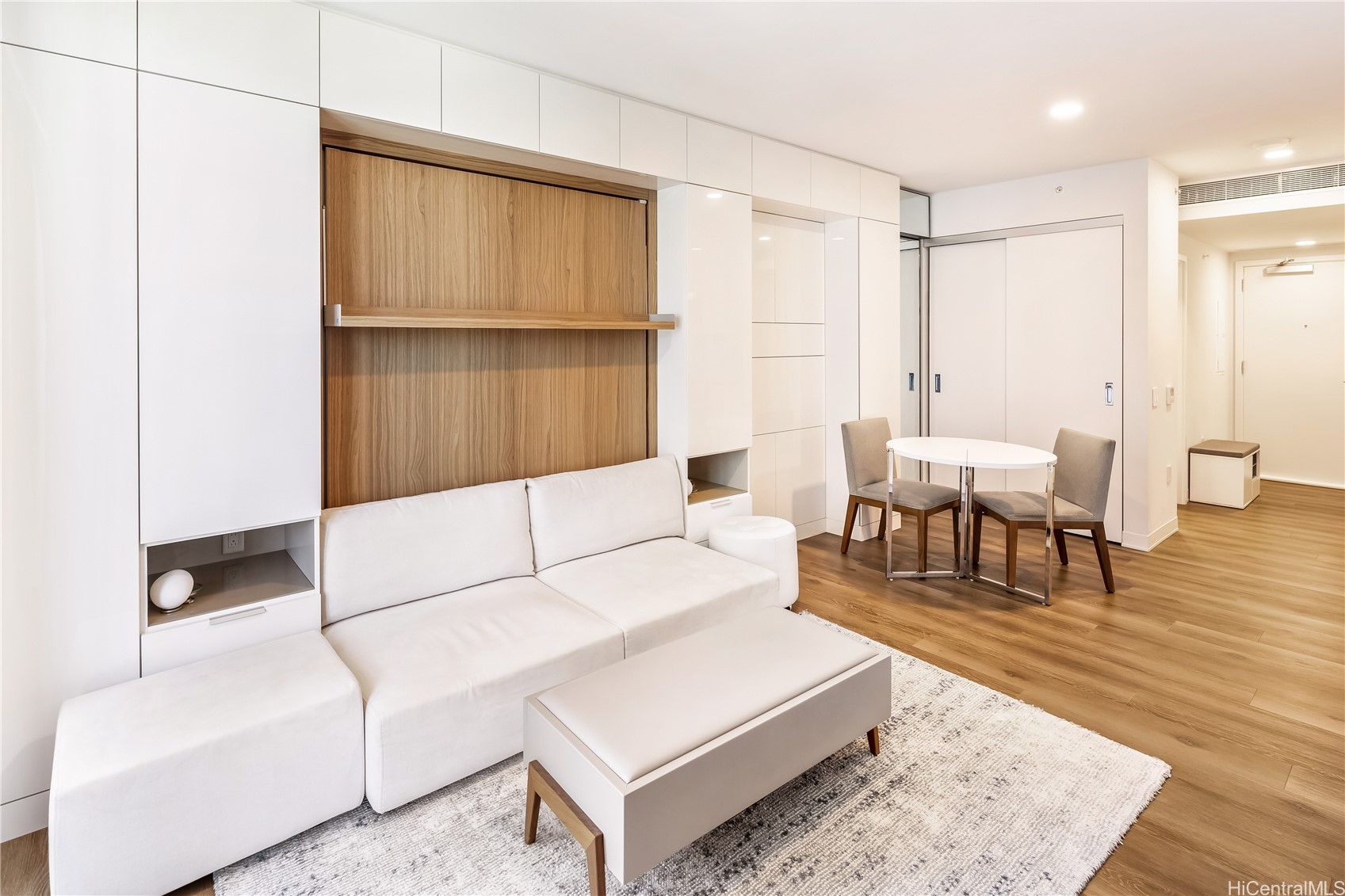 987 Queen Street 1806