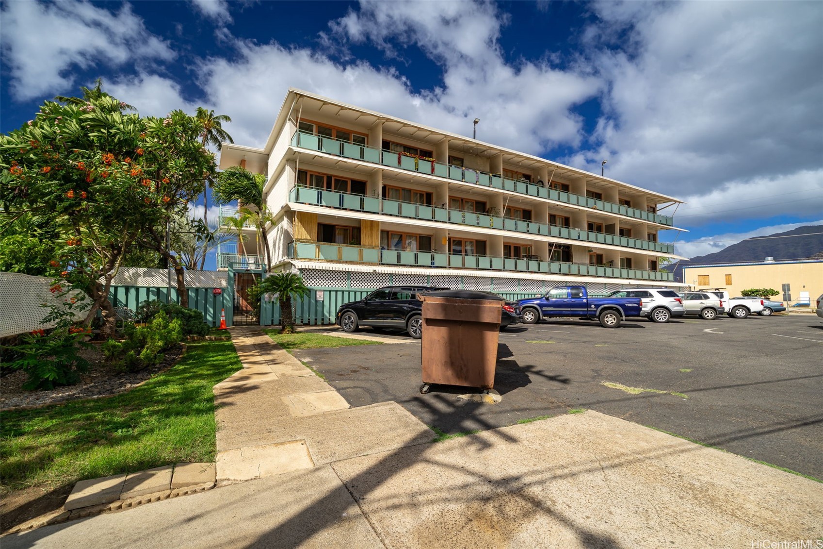 85-933 Bayview Street 417