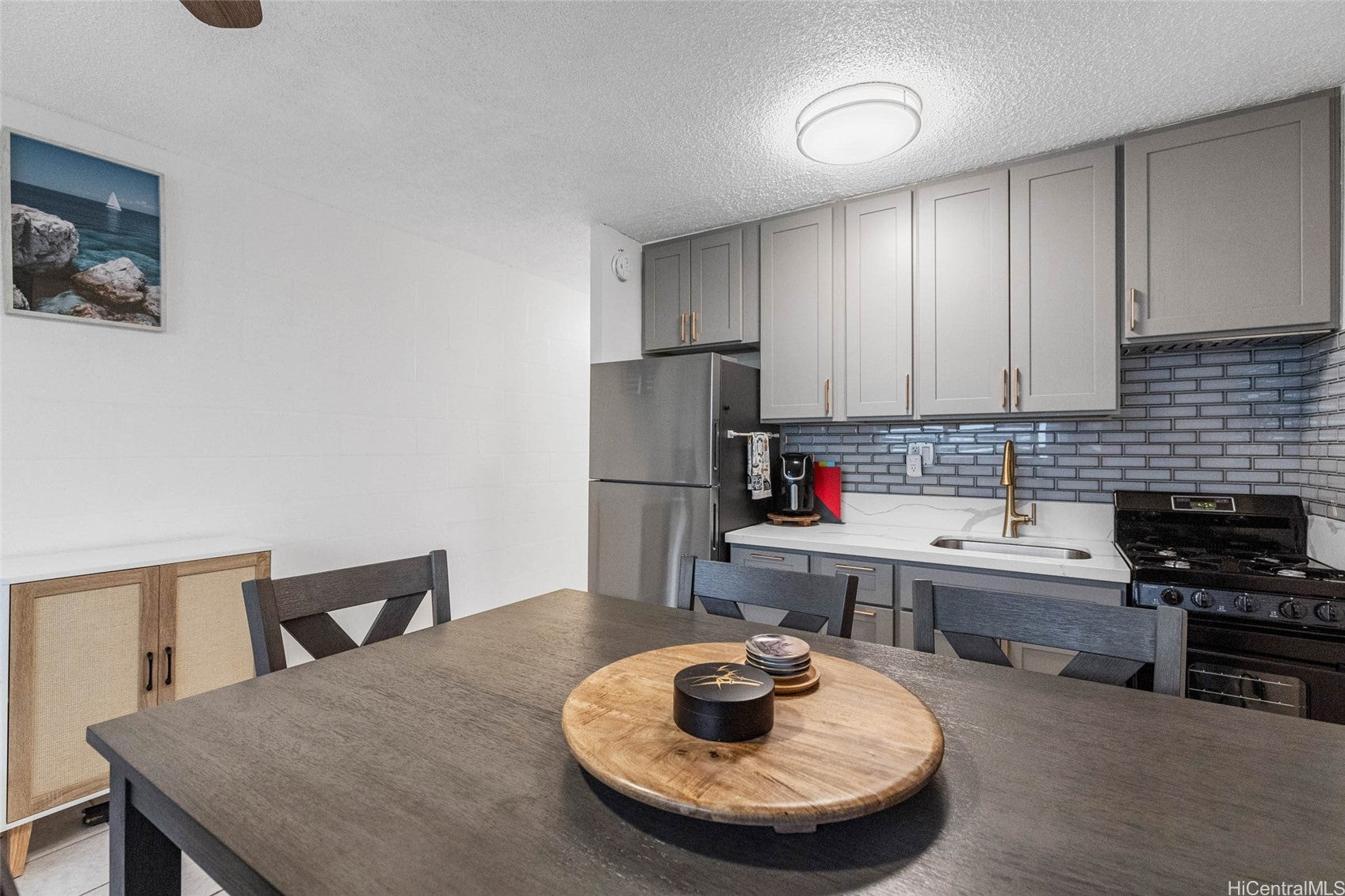 1863 Kaioo Drive 302