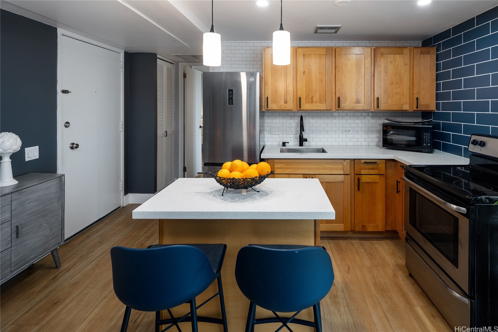 225 Queen Street 14C