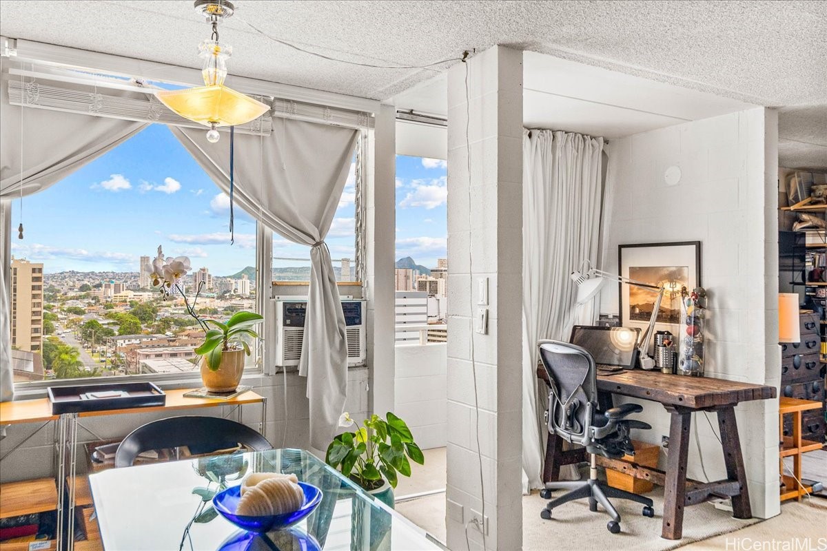 1624 Dole Street 1104