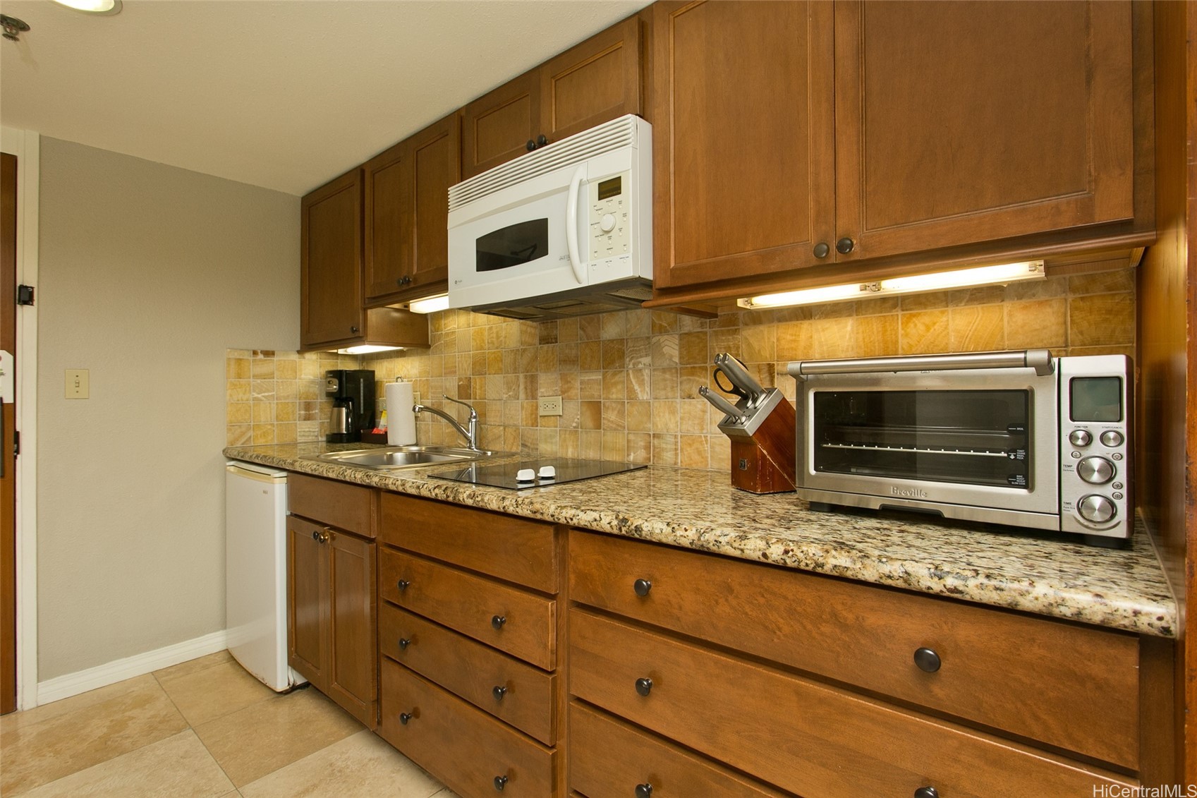 2045 Kalakaua Avenue 818