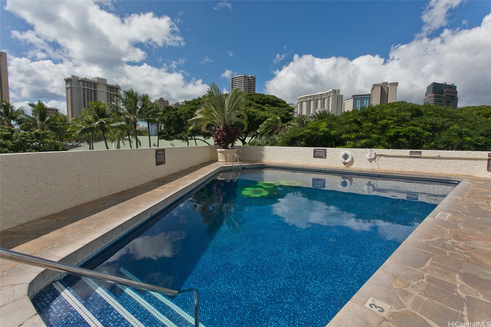 Luana Waikiki Condominium