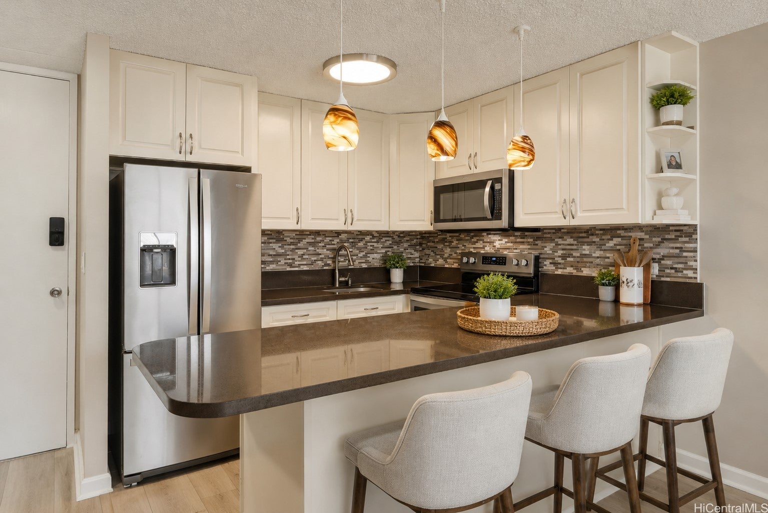 411 Hobron Lane 3702