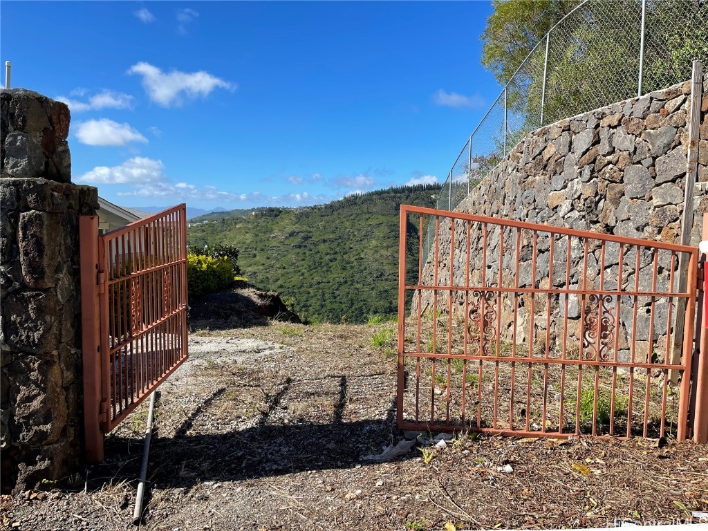 Maunalani Heights Land