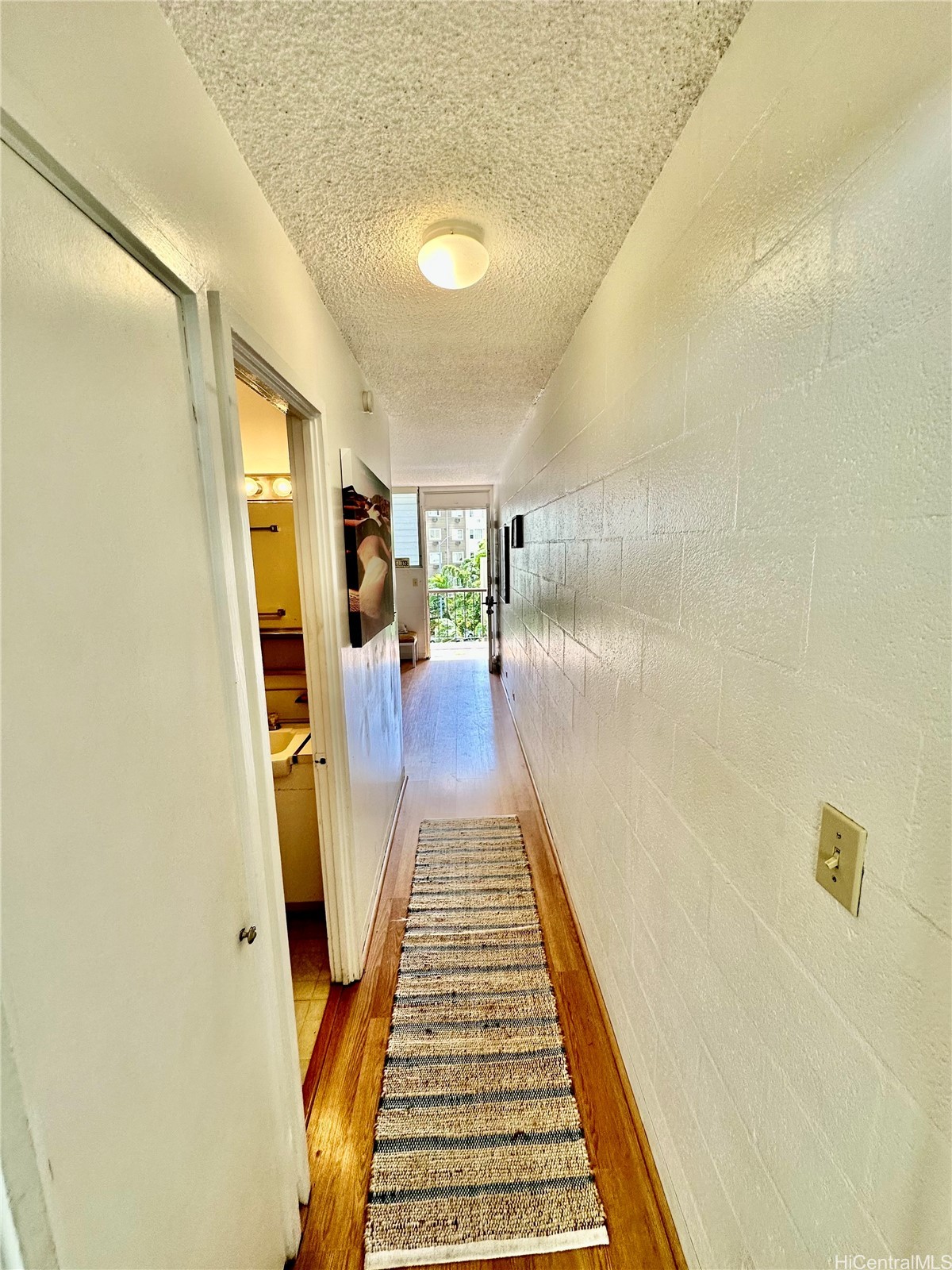 1863 Kaioo Drive 404